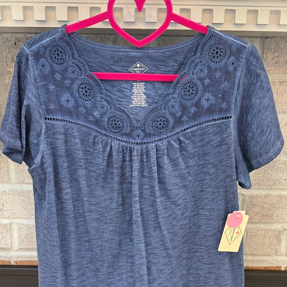 Saint John’s Bay Navy Tee - Small - NWT